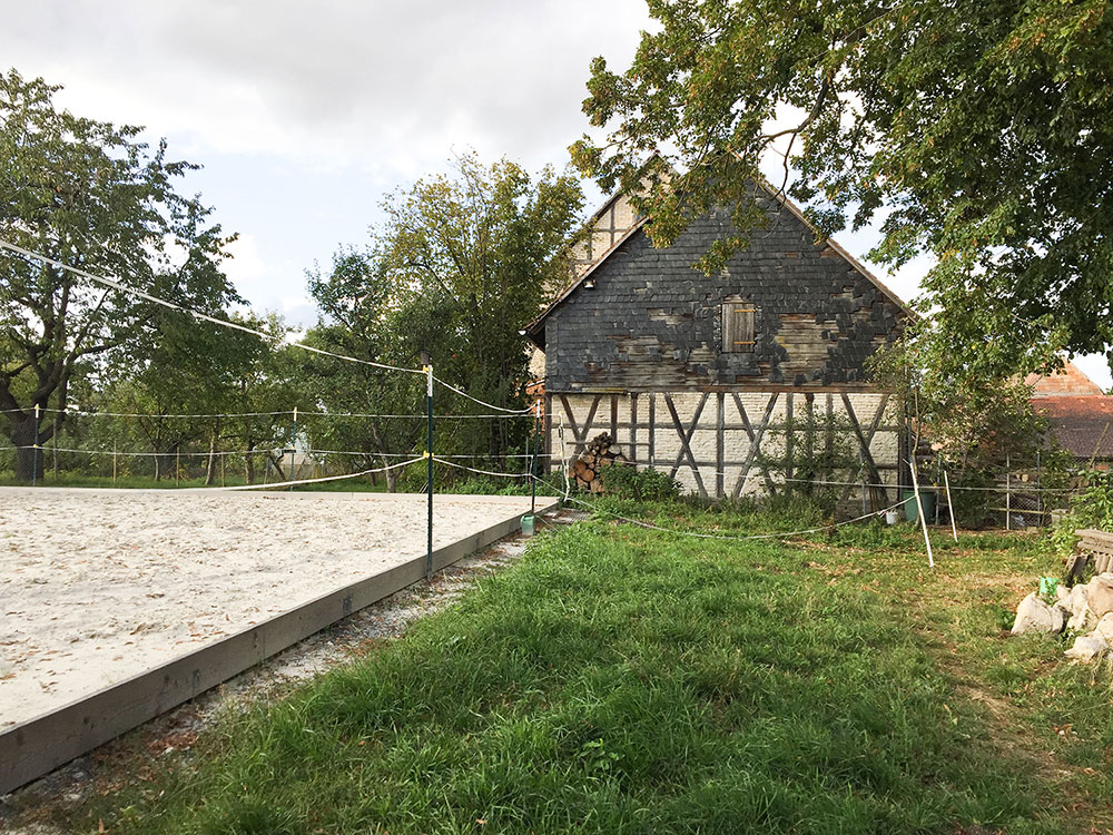 Wir freuen uns über unser erstes Holzhaus auf dem Thüringer Land